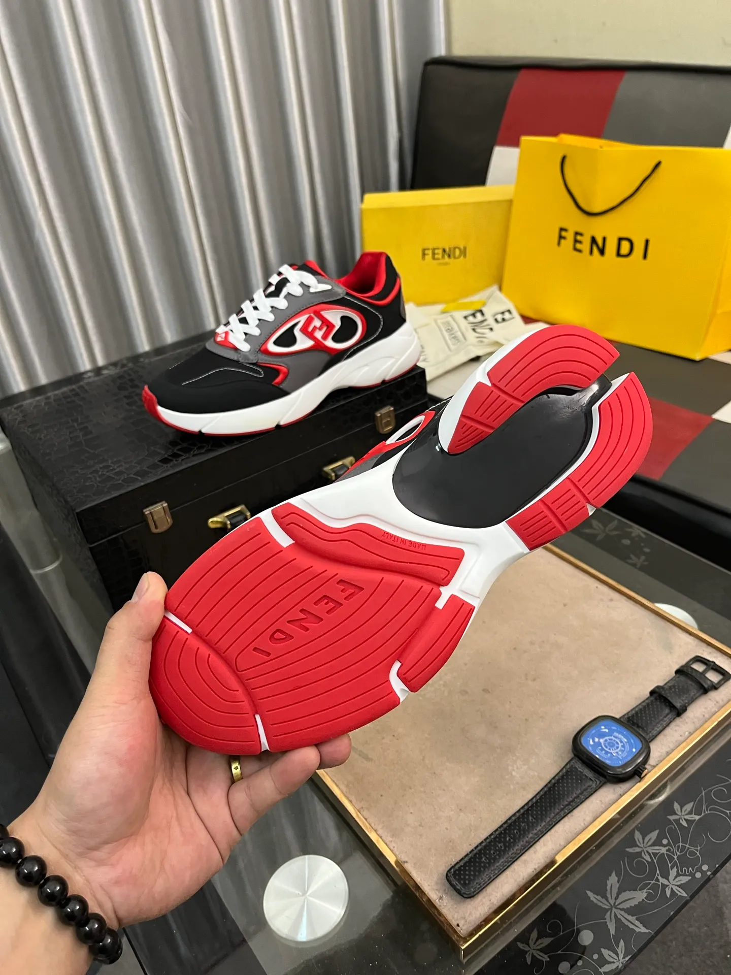 Men's Men's Shoes 💰760⌚️⌚️(Higher version) [Fendi] Fendi's latest casual shoes for men! Available at counters simultaneously! A one-to-one replica of the original. Made entirely of imported top-grain calfskin, the interior is made of top-grain water-dyed cowhide, and the original factory-supplied rubber outsole. Leading new fashion concepts. Matching code: 38-44. 45 can be customized and non-returnable! 3️⃣colors available